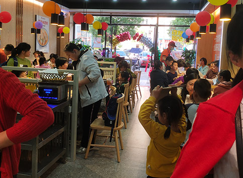 熱烈祝賀湖北咸寧如意餛飩書臺街店火爆開業！